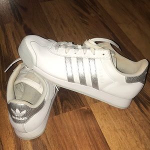 Adidas samoas - white and silver
